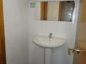 Badezimmer von Geschaftsraum zur Miete in Gijón  mit Möbliert