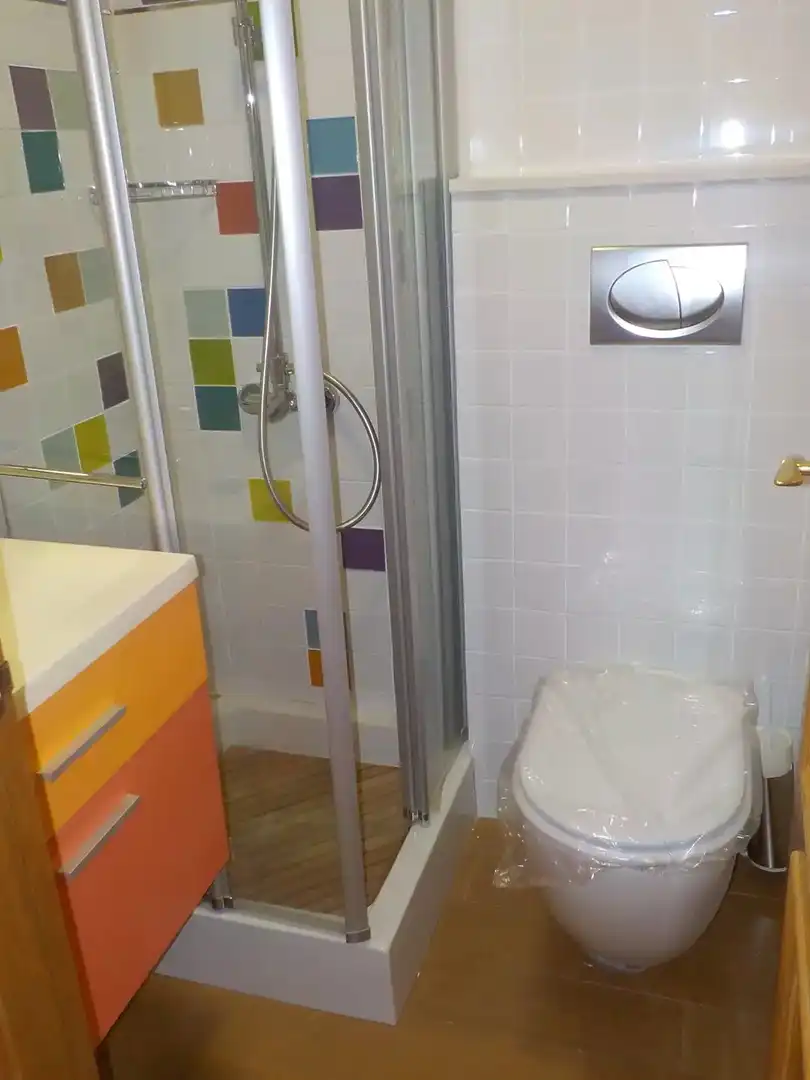 Bathroom of Flat for sale in Valencia  with Air Conditioner, Furnished and Oven