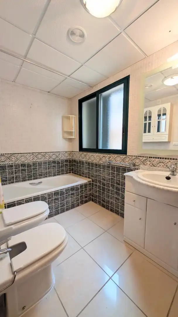 Bany de Casa o xalet de lloguer en Santa Pola amb Aire condicionat, Calefacció i Jardí privat