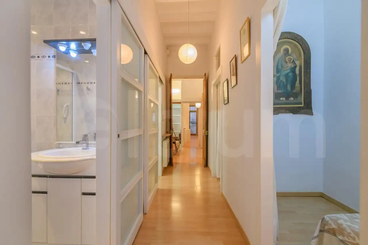 Wohnung zum Verkauf in Barcelona mit Heizung, Parkett und Terrasse