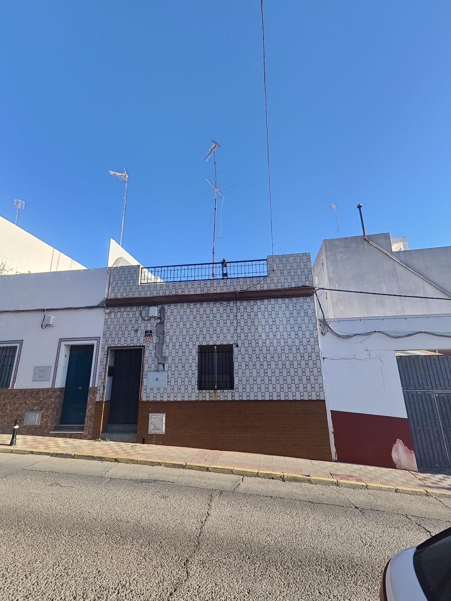 Exterior view of Single-family semi-detached for sale in Alcalá de Guadaira  with Terrace
