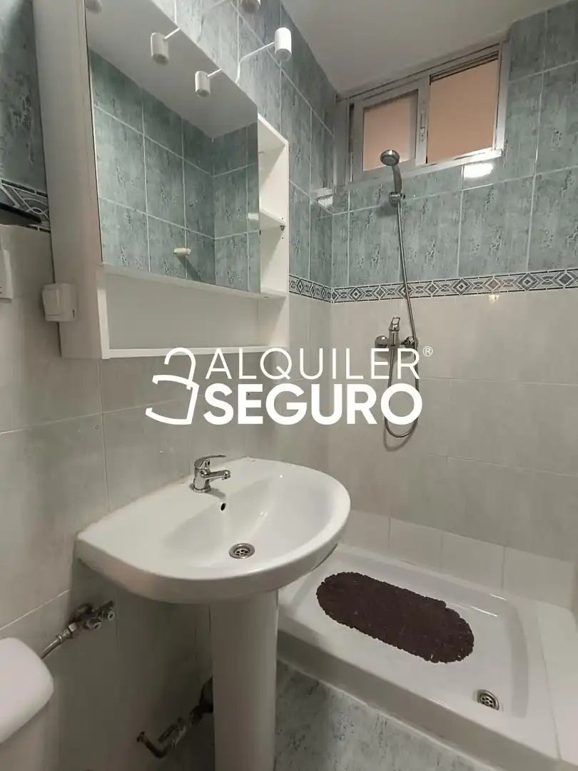 Bathroom of Flat for rent in Parla