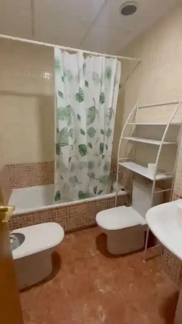 Bany de Pis en venda en La Pobla de Vallbona amb Aire condicionat