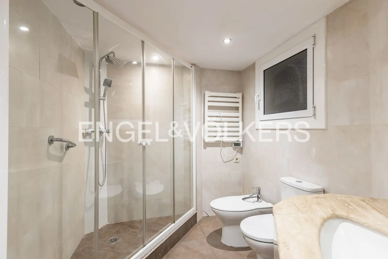 Baño de Piso de alquiler en Barcelona con Aire acondicionado, Calefacción y Parquet