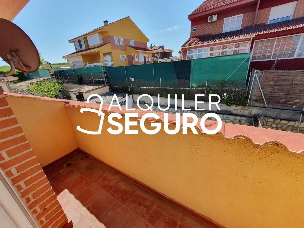Balcony of Houses for rent in Batres  with Heating, Terrace and Swimming Pool