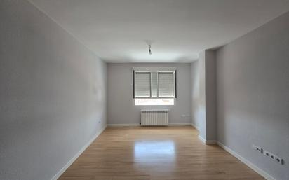 Living room of Flat to rent in Valladolid Capital  with Heating, Terrace and Oven