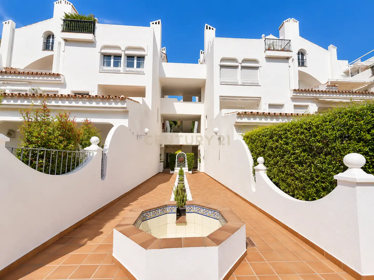 Vista exterior de Dúplex en venta en Marbella con Aire acondicionado, Jardín privado y Trastero