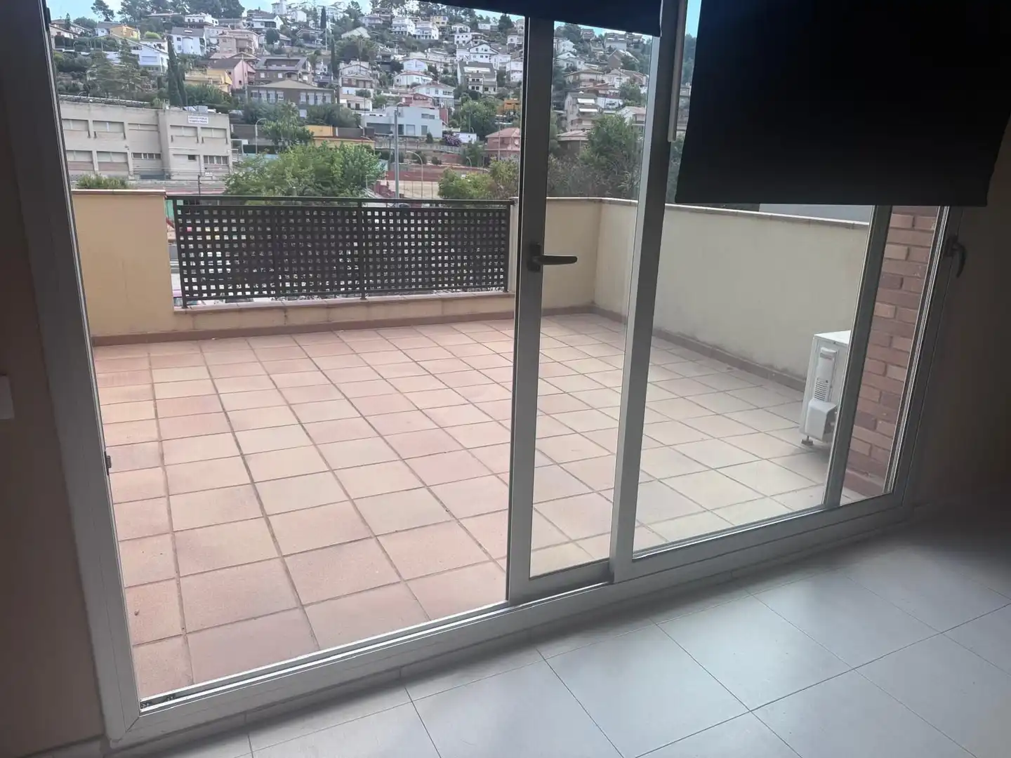 Local comercial en venta en Vallirana, imagen 2