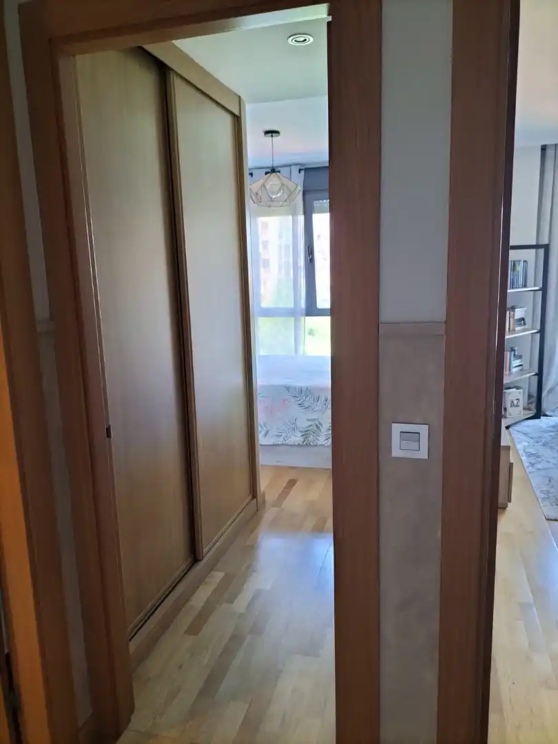 Dormitori de Apartament en venda en Oviedo  amb Calefacció, Parquet i Traster