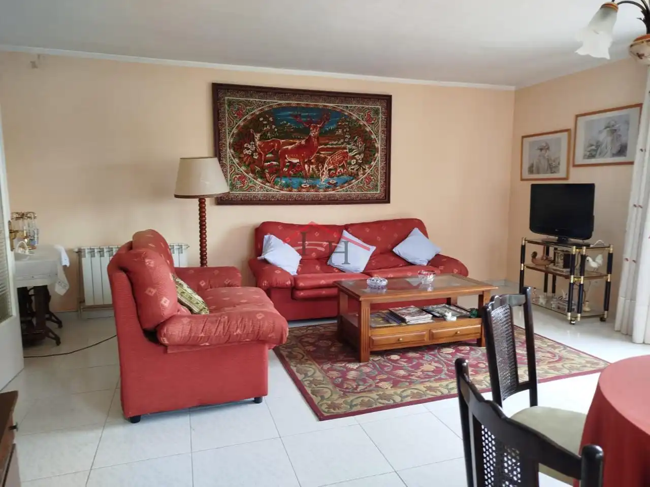 Sala d'estar de Casa o xalet en venda en León Capital  amb Calefacció, Terrassa i Balcó