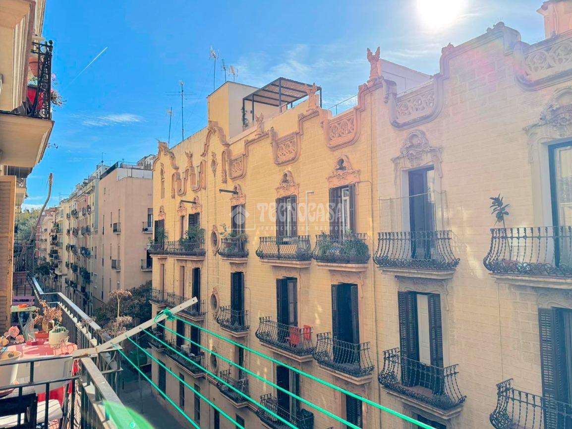 Vista exterior de Pis en venda en  Barcelona Capital amb Balcó