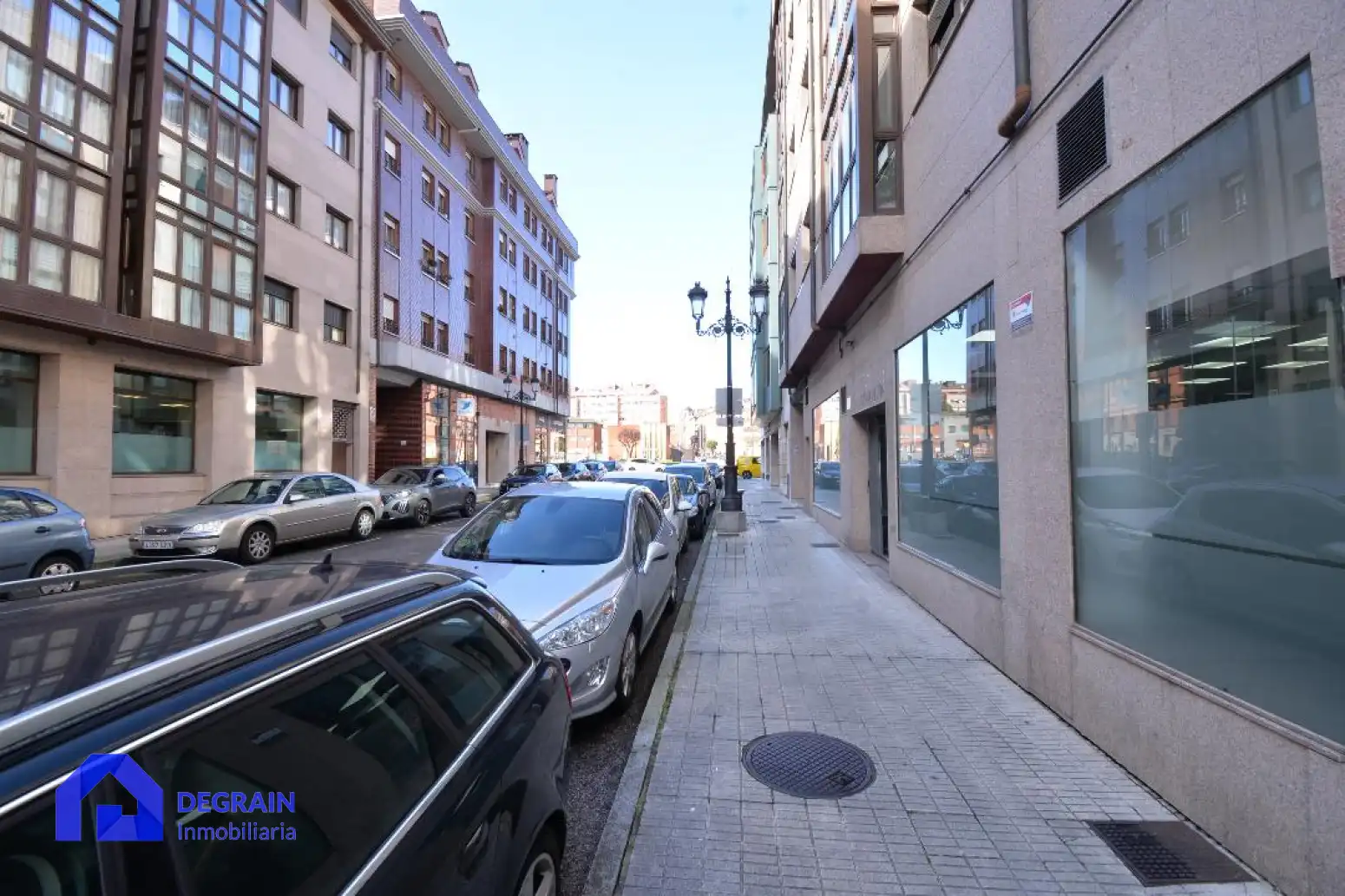Vista exterior de Local de alquiler en Oviedo 
