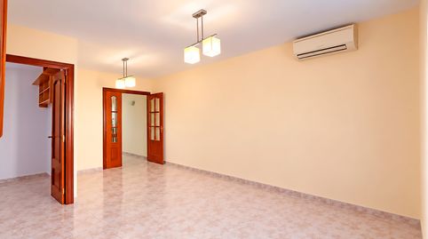 Foto 3 de Piso en venta en Calle Jacint Verdaguer de, Santa Eulàlia, L'Hospitalet de Llobregat