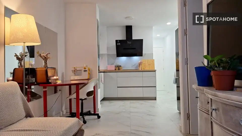 Cuina de Apartament per a compartir en Sevilla amb Aire condicionat, Calefacció i Terrassa
