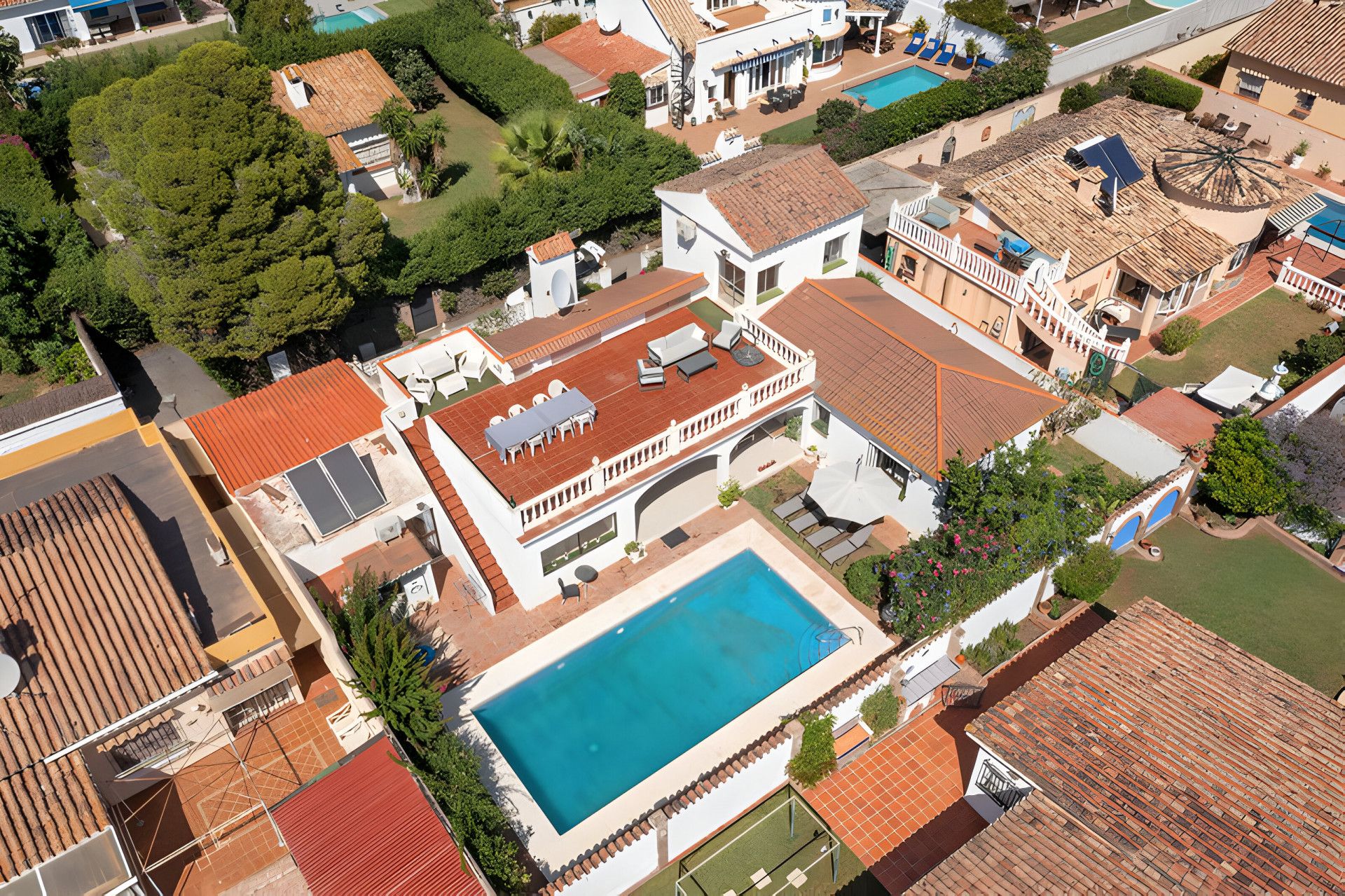 Exterior view of House or chalet for sale in Estepona  with Air Conditioner, Private garden and Terrace