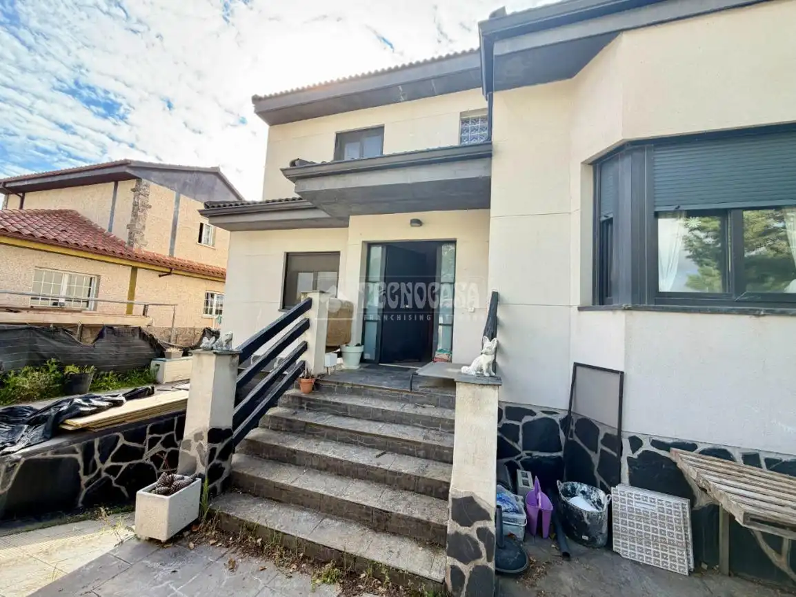 Vista exterior de Casa o chalet en venta en Serracines con Calefacción y Jardín privado