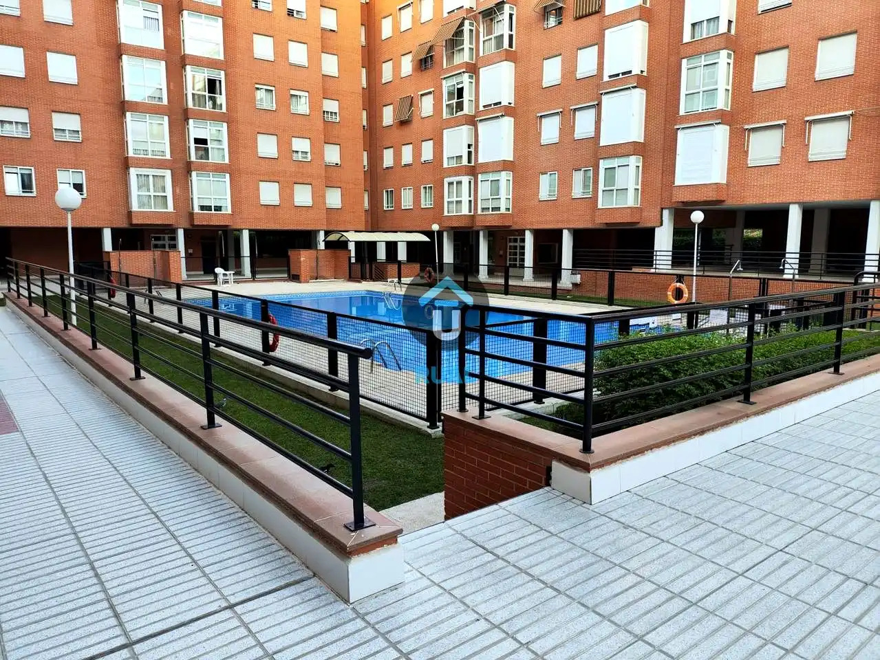 Pis de lloguer a Calle de Ladera de los Almendros, Valdebernardo - Valderribas