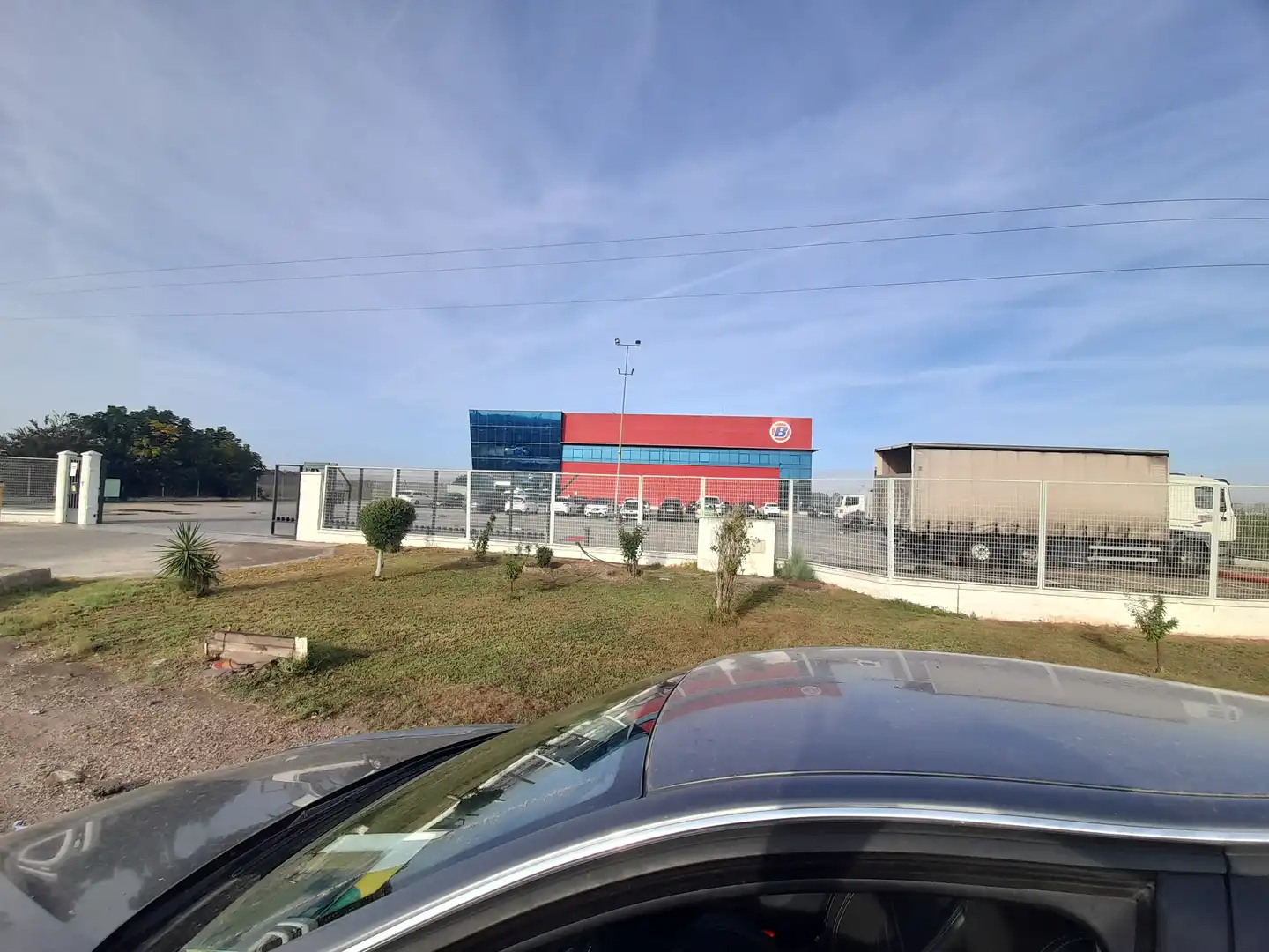 Vista exterior de Nau industrial de lloguer en La Rinconada