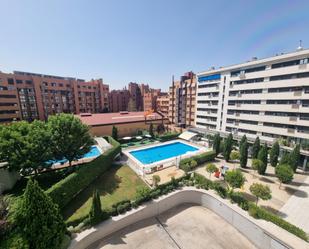 Swimming pool of Flat to rent in  Madrid Capital  with Air Conditioner