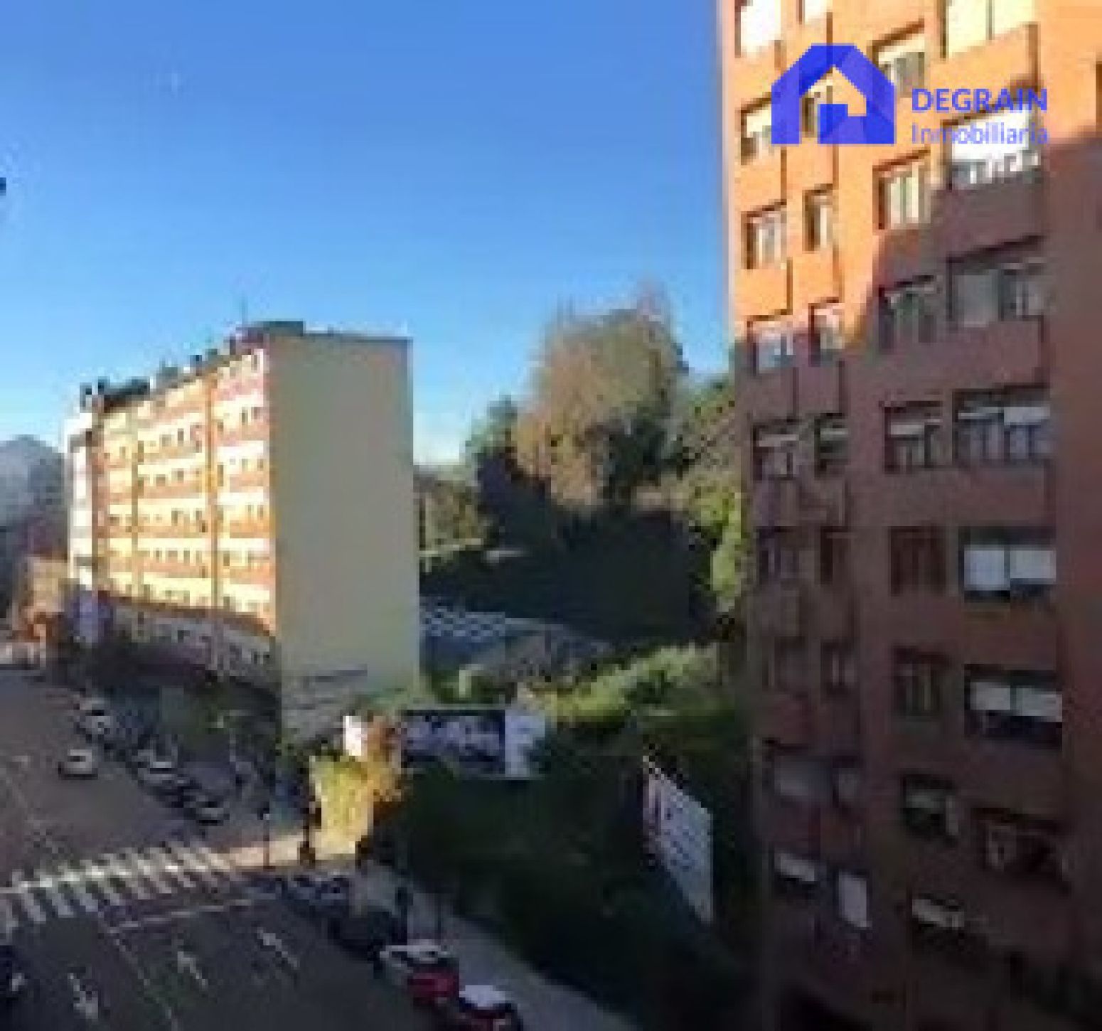 Vista exterior de Piso en venta en Oviedo  con Calefacción