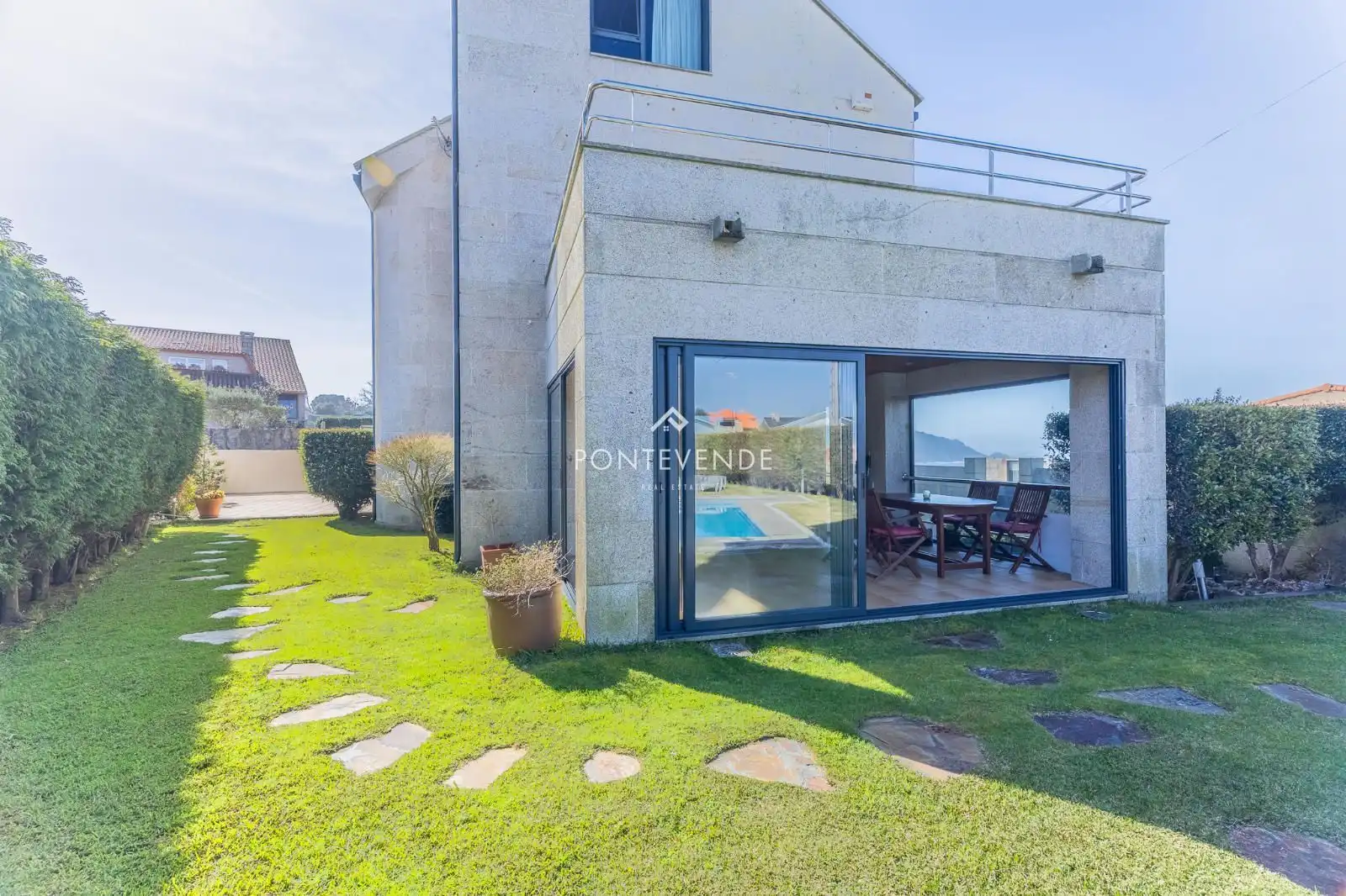 Vista exterior de Casa o xalet en venda en Vigo  amb Calefacció, Jardí privat i Terrassa
