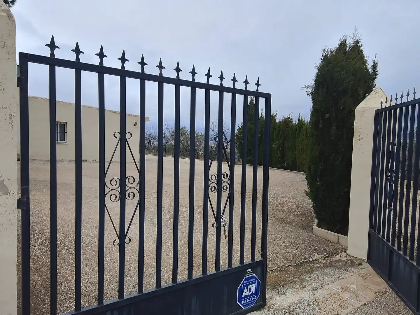 Aparcament de Casa o xalet en venda en Tibi amb Jardí privat, Terrassa i Moblat