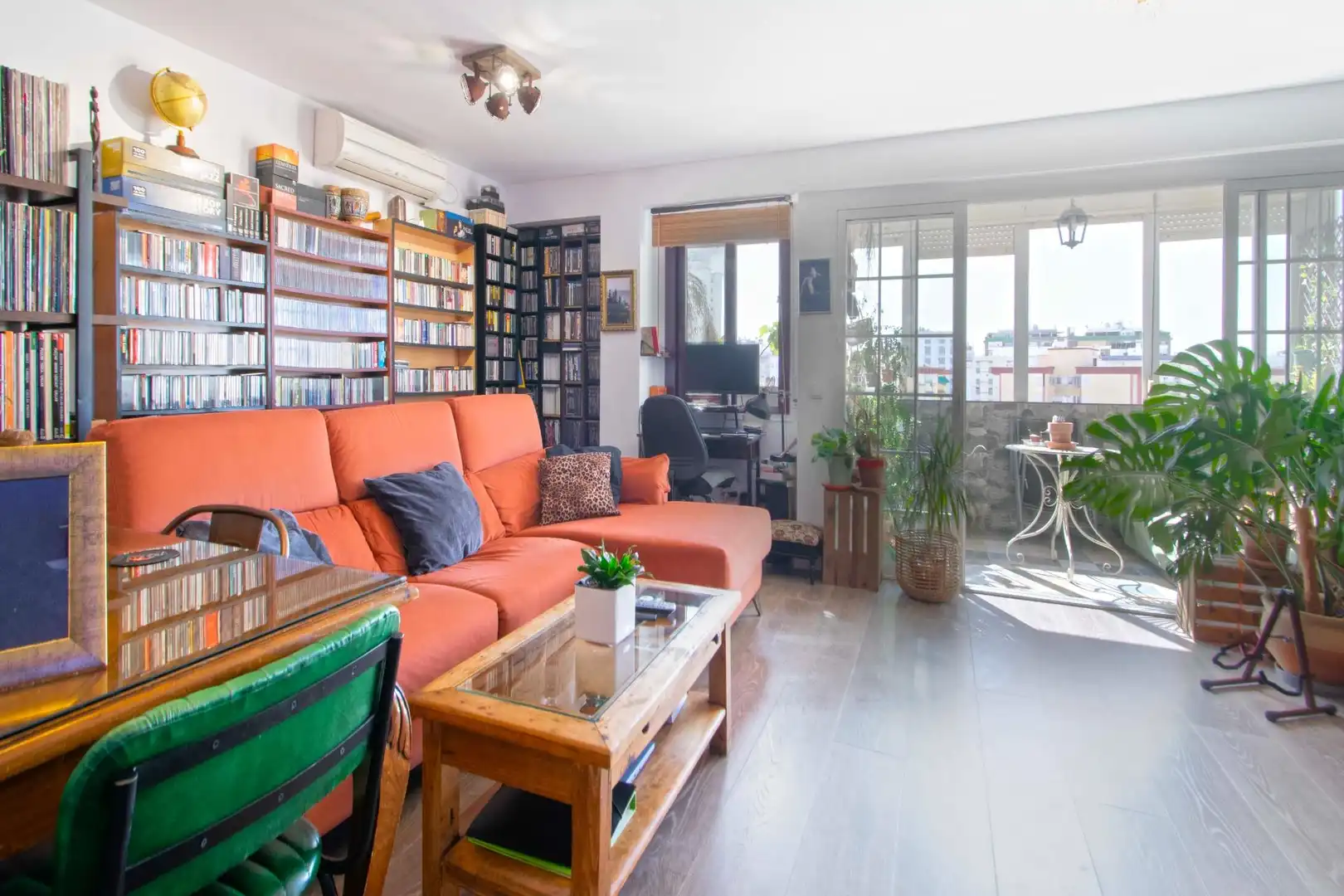 Living room of Flat for sale in Sevilla  with Air Conditioner and Terrace
