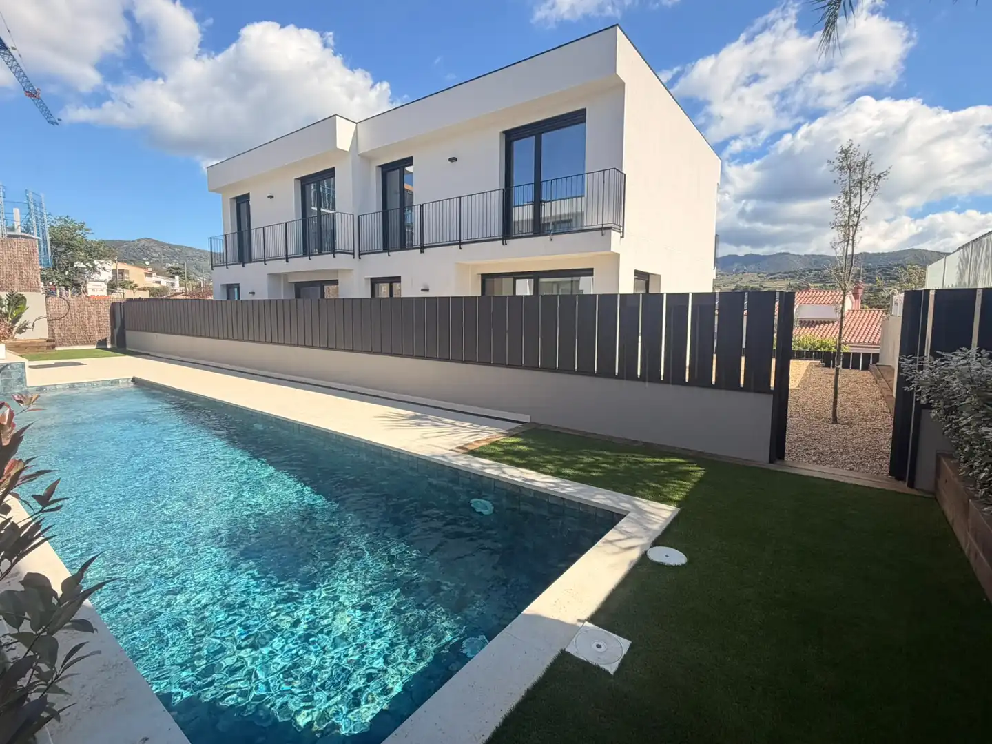 Piscina de Casa adosada de lloguer en Alella amb Aire condicionat, Calefacció i Jardí privat
