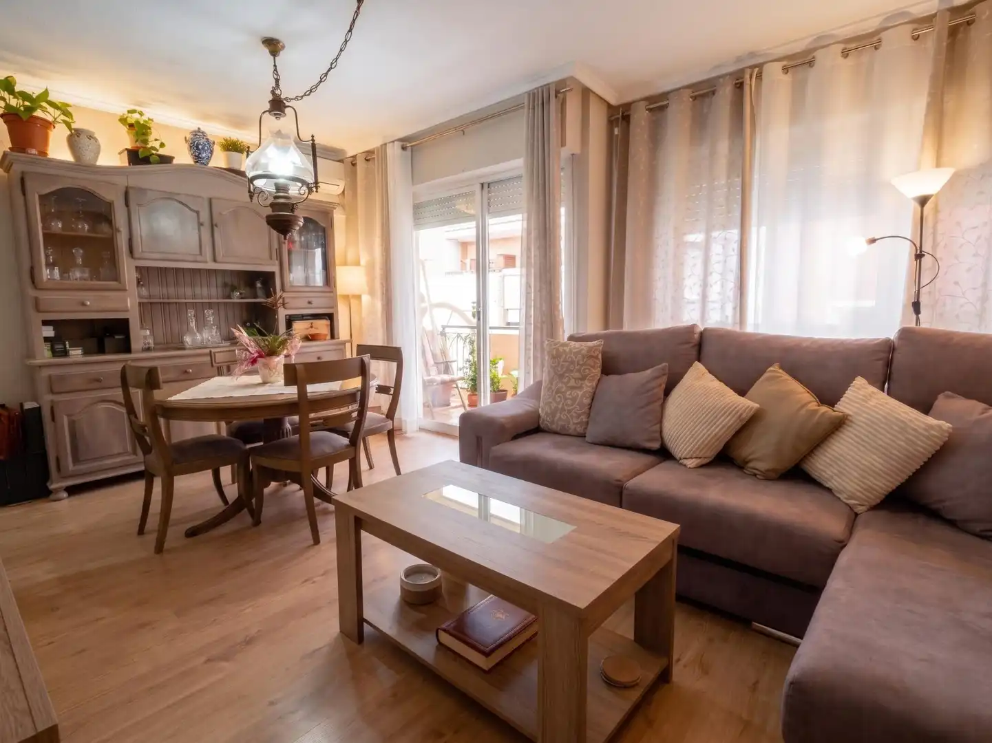 Sala de estar de Piso en venta en Elche / Elx con Aire acondicionado, Trastero y Amueblado