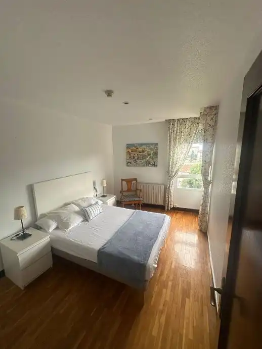 Habitación de Piso de alquiler en  Pamplona / Iruña con Calefacción, Parquet y Terraza
