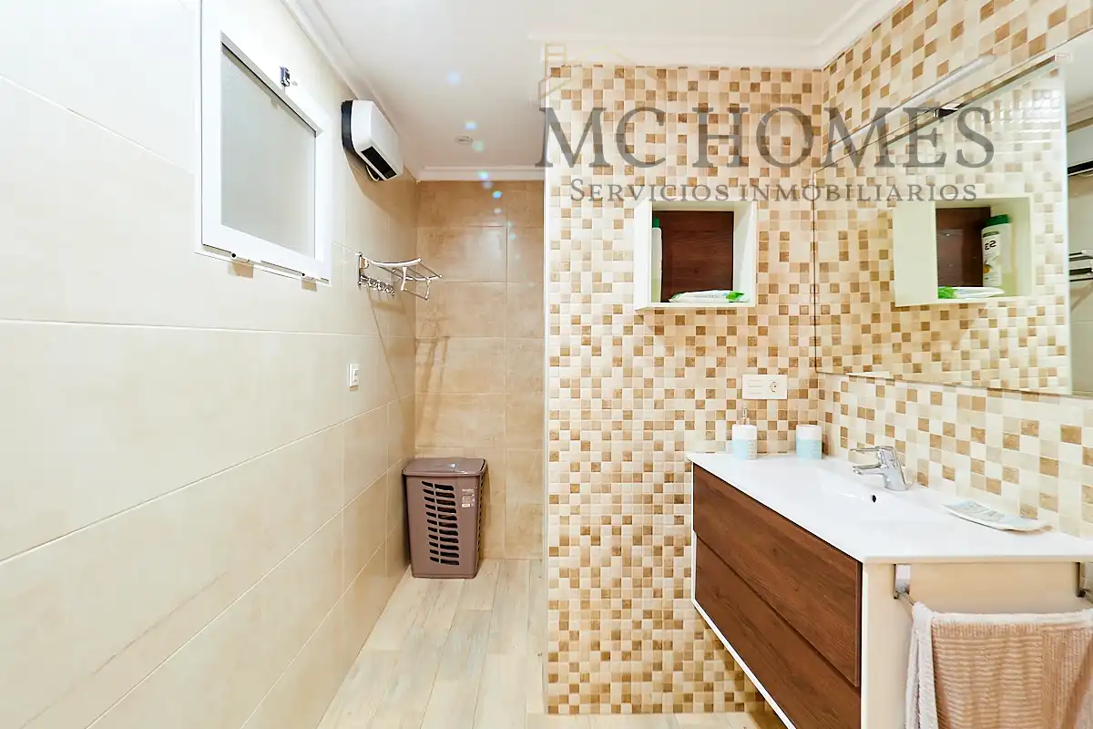 House with terrace for sale in Calle de Atanagildo, imagen 11