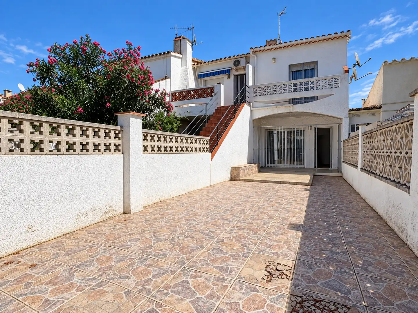 Maison mitoyenne avec piscine à vendre à ORLINA