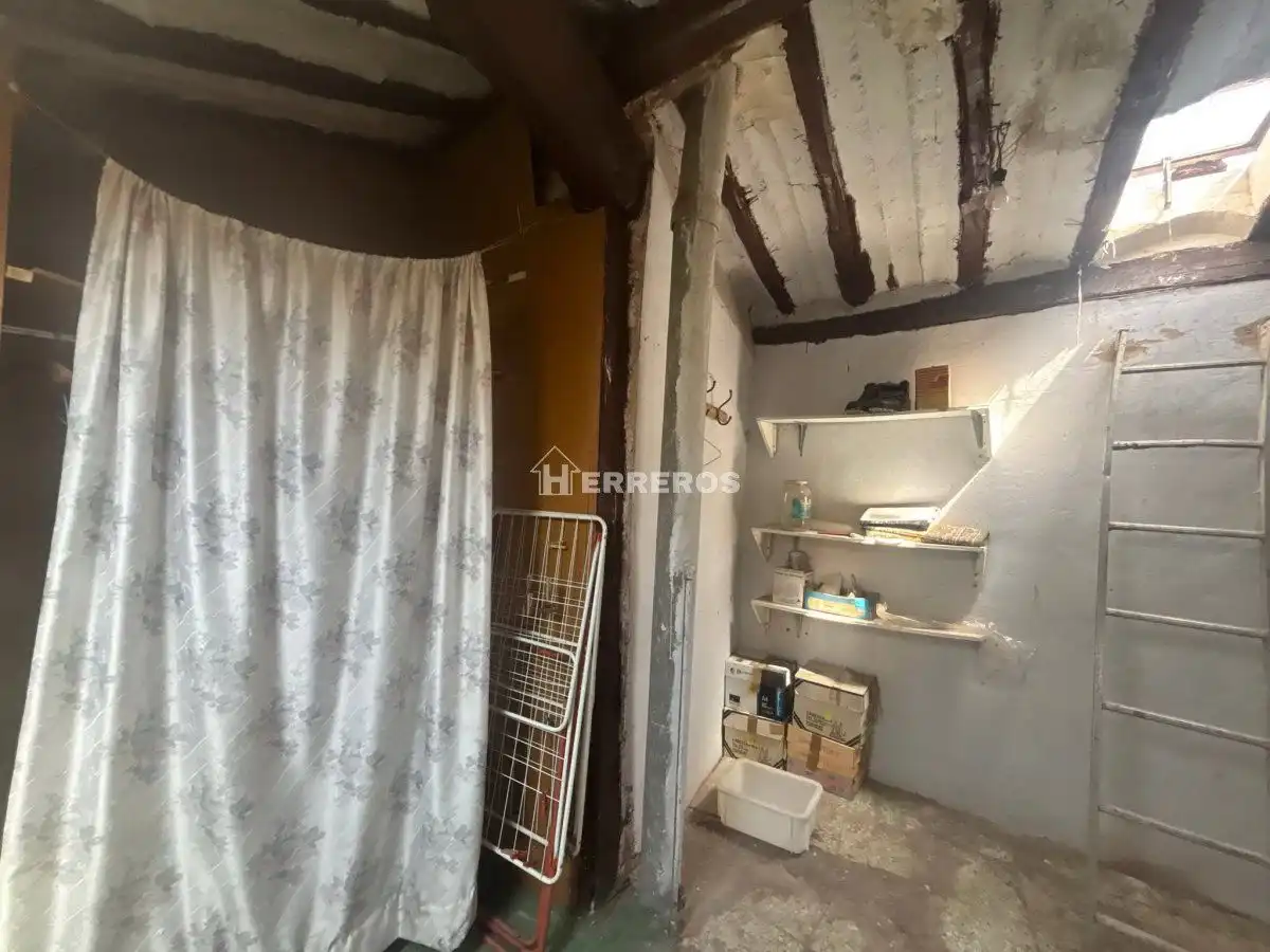 Casa adosada en venda en Alesanco amb Calefacció