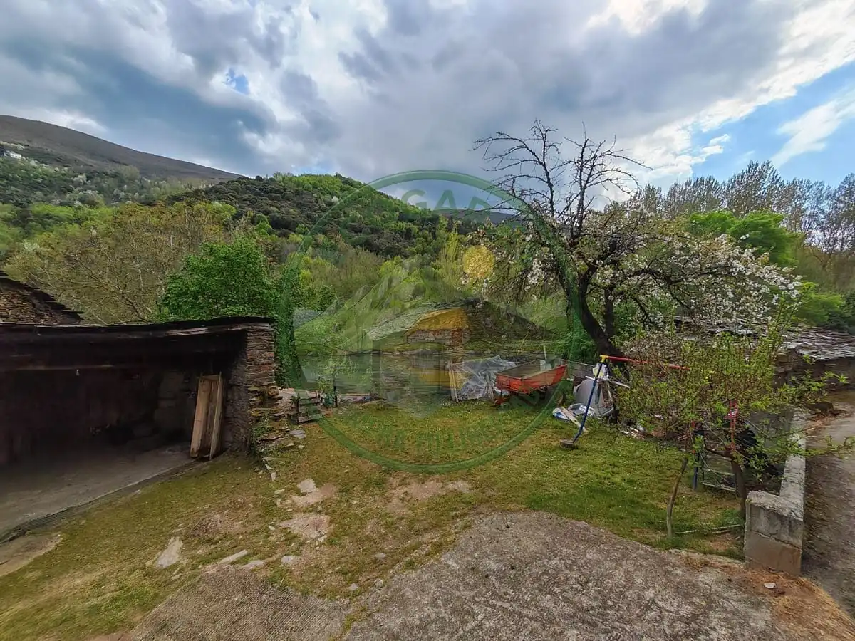 Garden of Detached homes for sale in Puente de Domingo Flórez