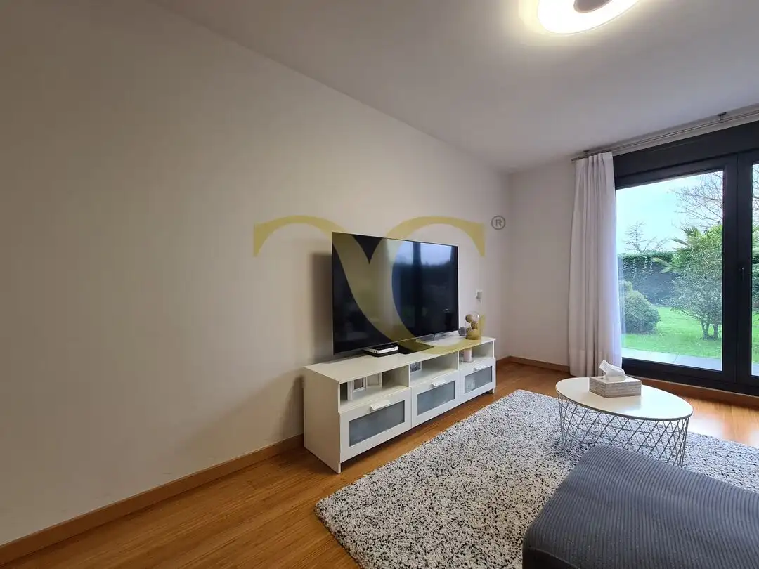 Wohnzimmer von Wohnung zum Verkauf in Oviedo  mit Heizung, Privatgarten und Terrasse