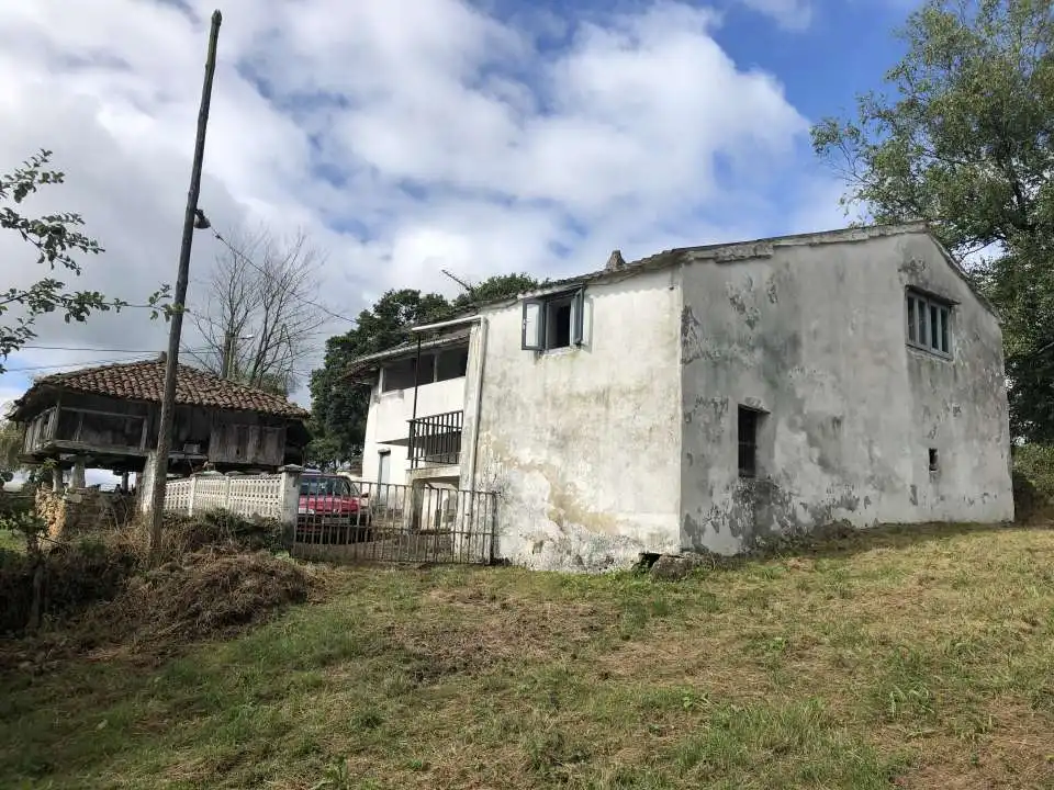 Außenansicht von Haus oder Chalet zum Verkauf in Tineo mit Heizung