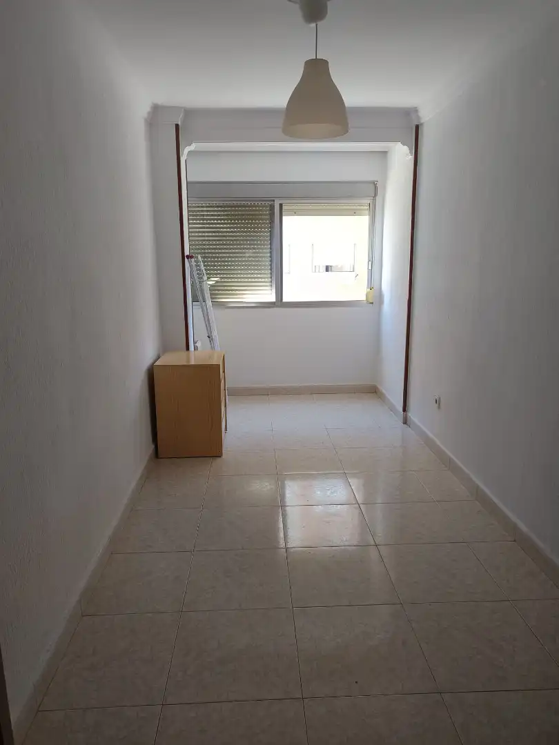 Habitación de Piso de alquiler en Huelva con Aire acondicionado, Amueblado y Horno