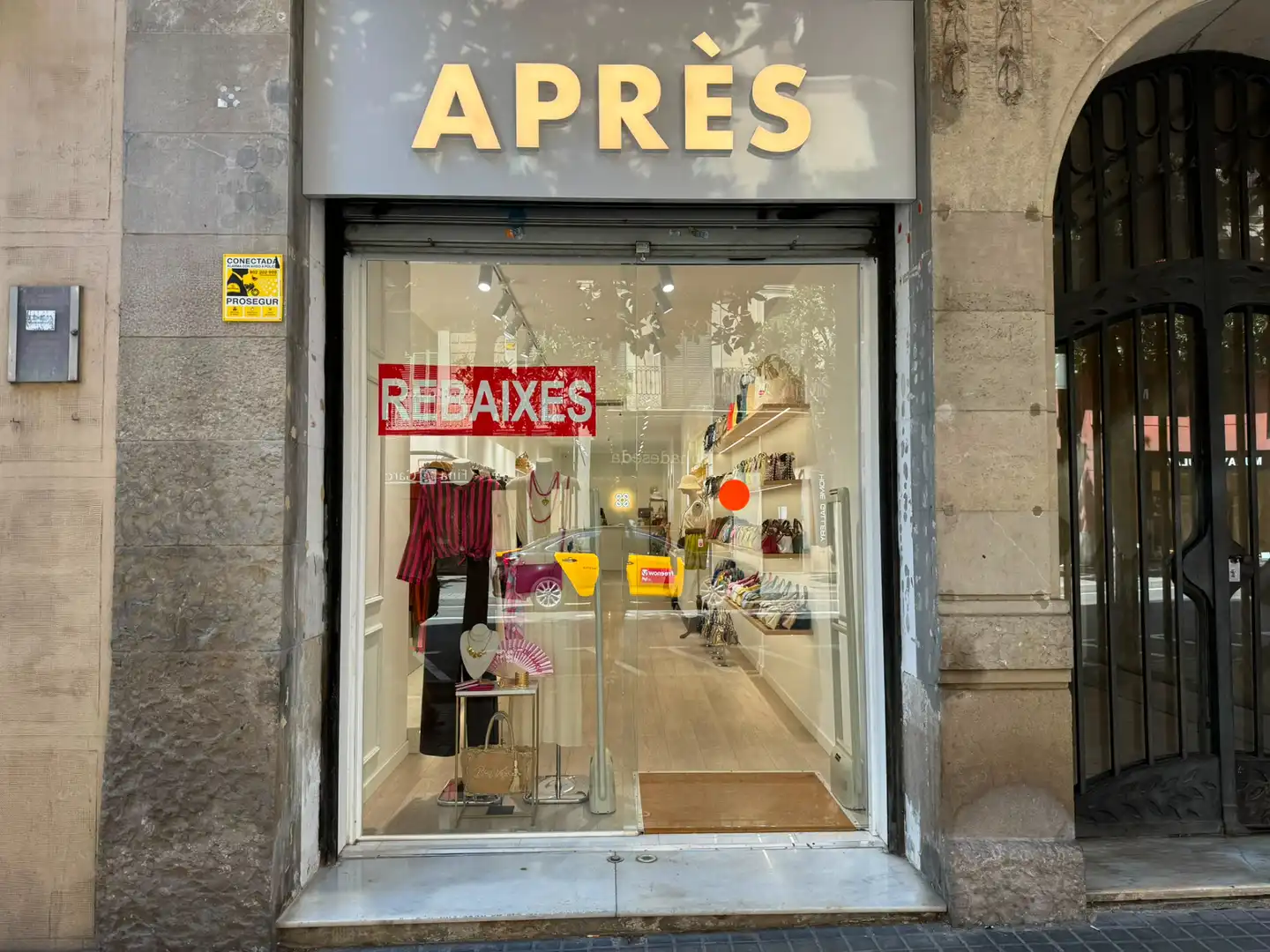 Local comercial en traspàs a Carrer Gran de Gràcia 59