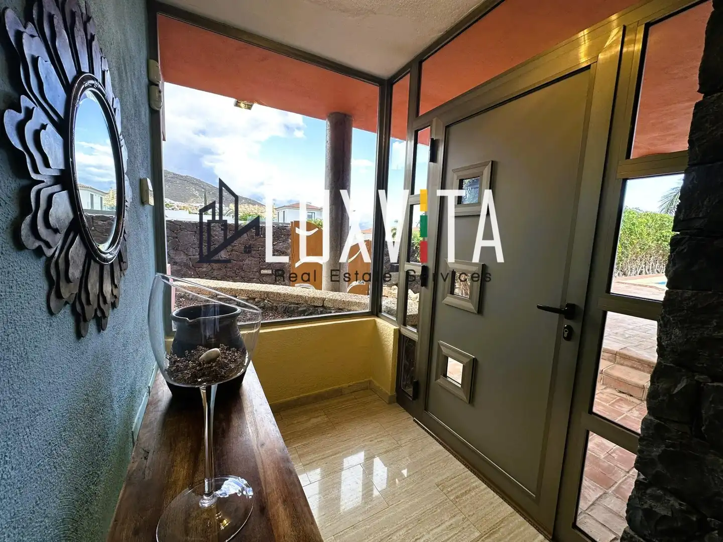 Vista exterior de Casa o xalet en venda en Adeje amb Aire condicionat, Calefacció i Jardí privat