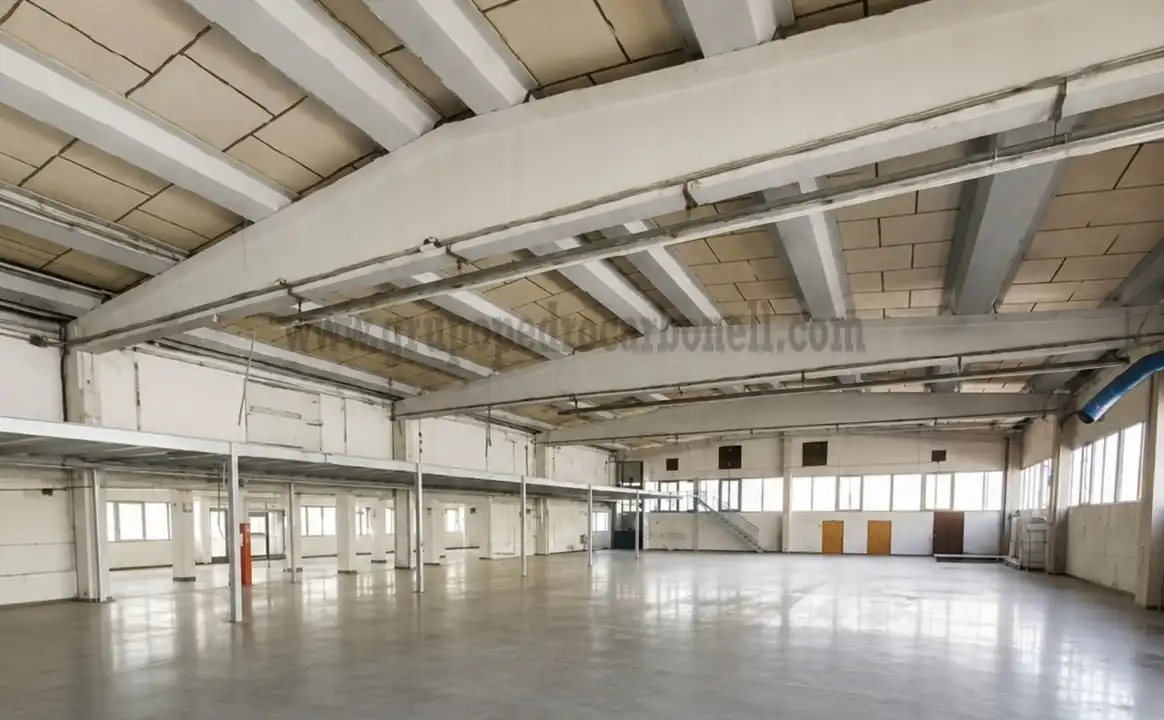 Fabrikhallen zur Miete in Elda