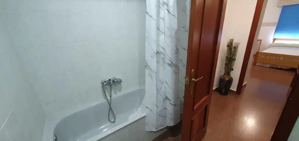 Badezimmer von Wohnung zur Miete in Petrer mit Möbliert, Ofen und Waschmaschine