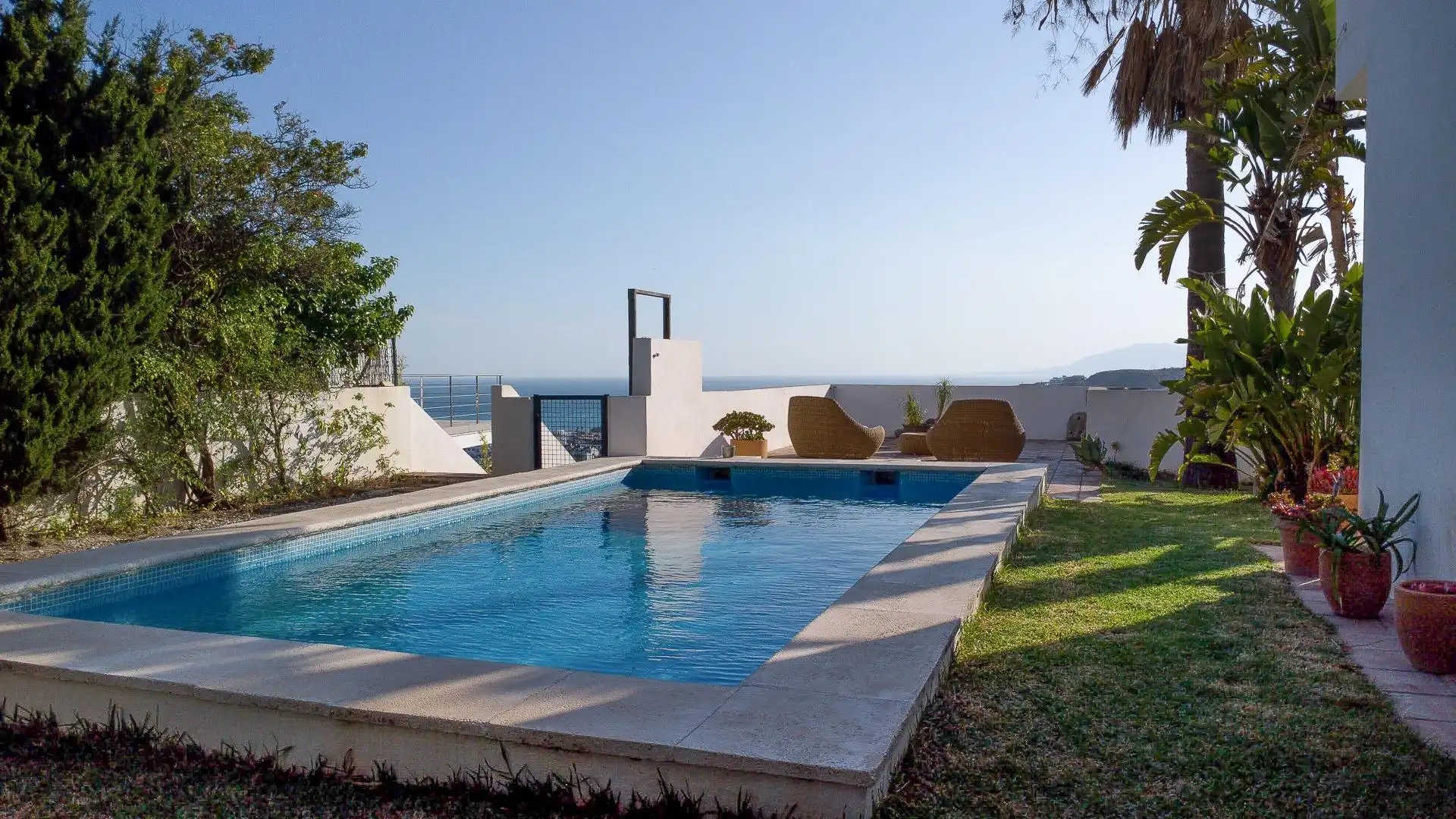 Piscina de Casa o xalet en venda en Rincón de la Victoria amb Aire condicionat, Jardí privat i Terrassa