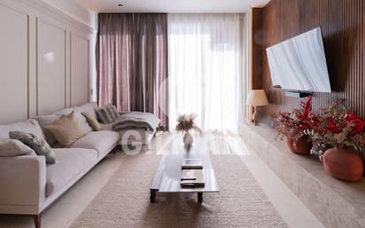 Living room of Flat for sale in  Madrid Capital  with Air Conditioner, Heating and Furnished