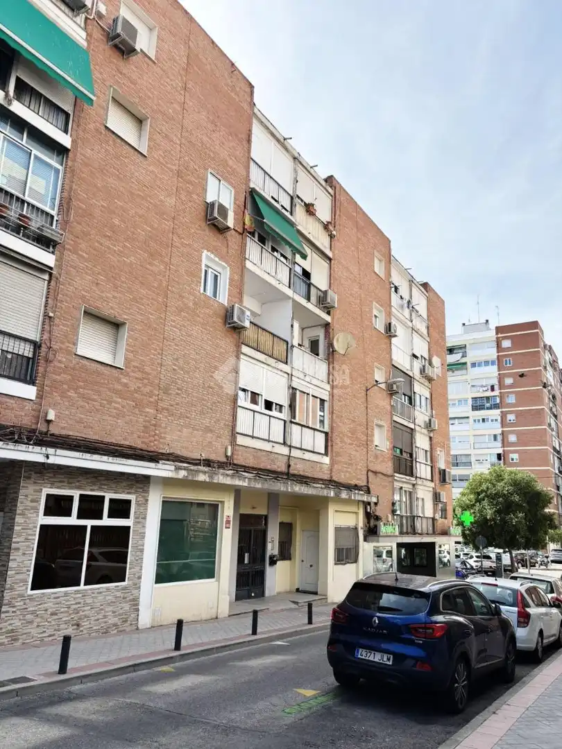 Vista exterior de Piso en venta en Madrid con Calefacción y Terraza