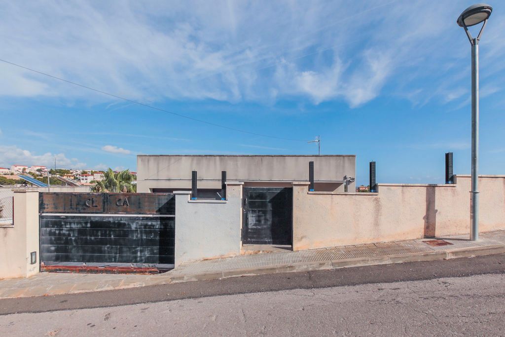 Vista exterior de Casa o chalet en venta en Calafell con Trastero y Piscina comunitaria