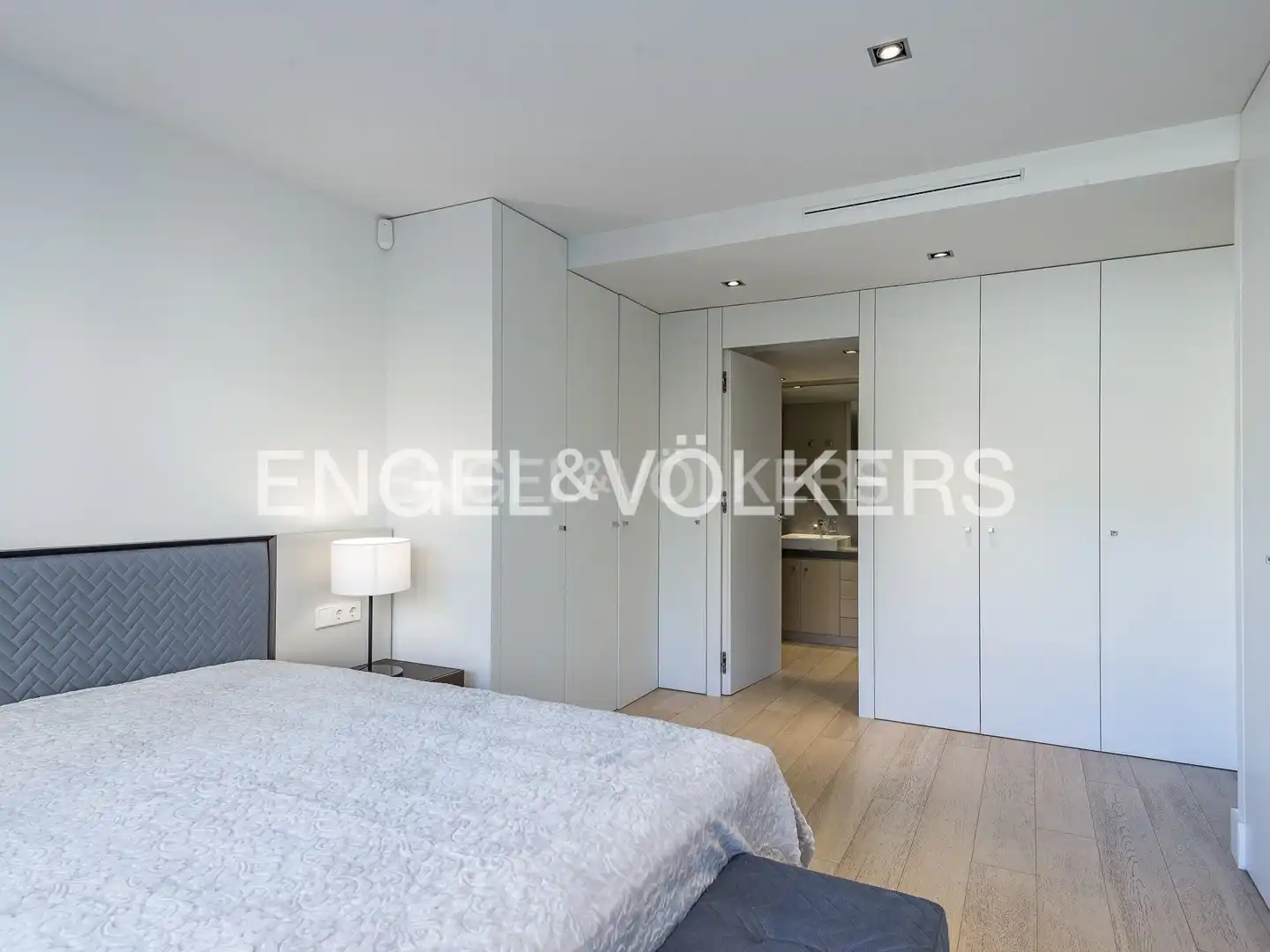 Bedroom of Flat for rent in Barcelona  with Air Conditioner, Heating and Parquet flooring