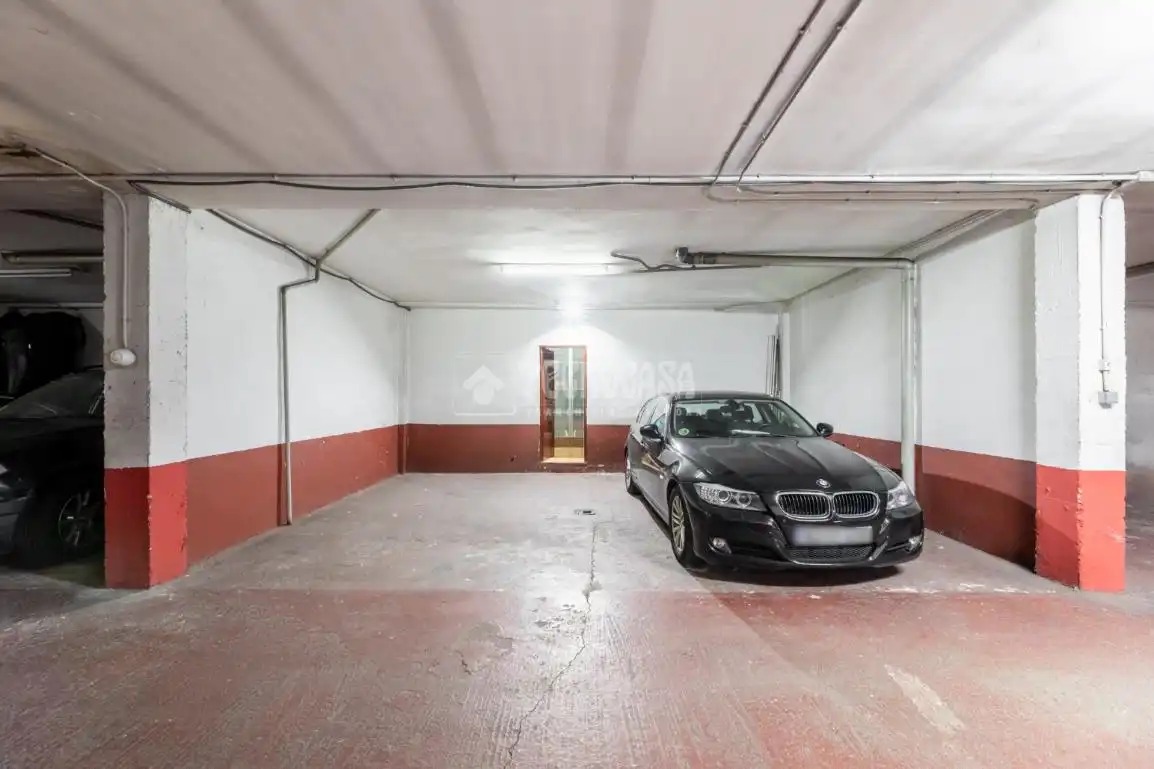 Parking de Casa adosada en venta en Torrelodones con Calefacción, Jardín privado y Terraza