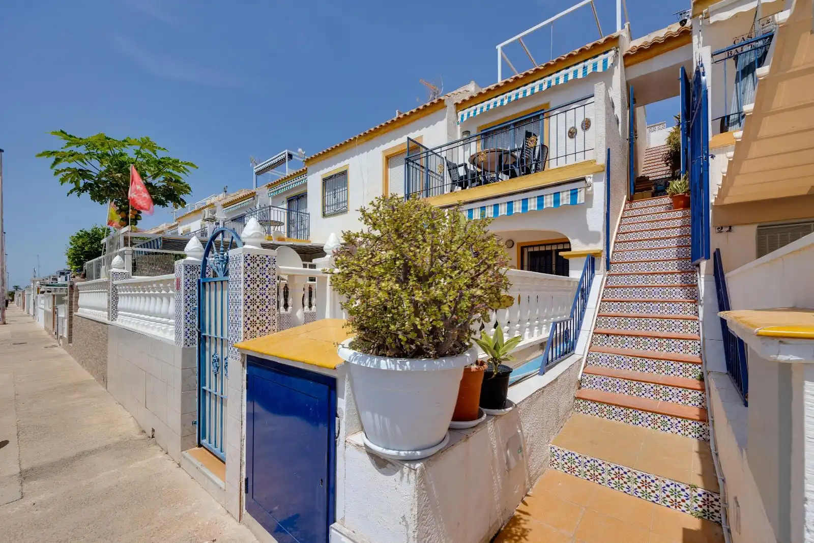 Vista exterior de Àtic en venda en Torrevieja amb Aire condicionat, Terrassa i Piscina