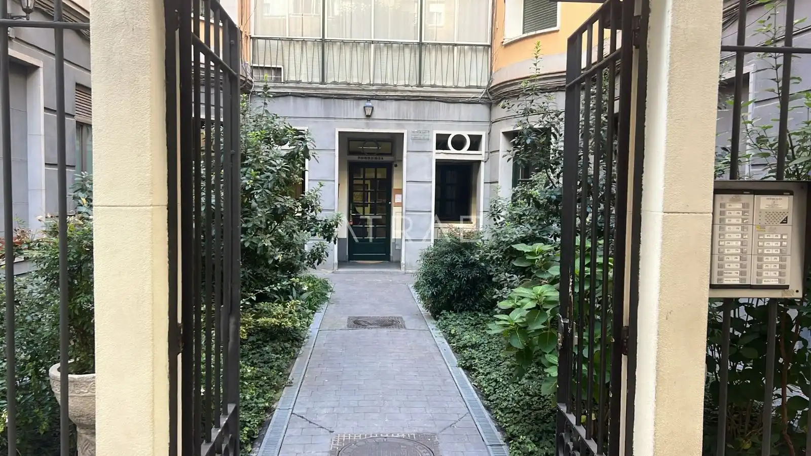 Vista exterior de Piso en venta en Madrid con Calefacción y Trastero