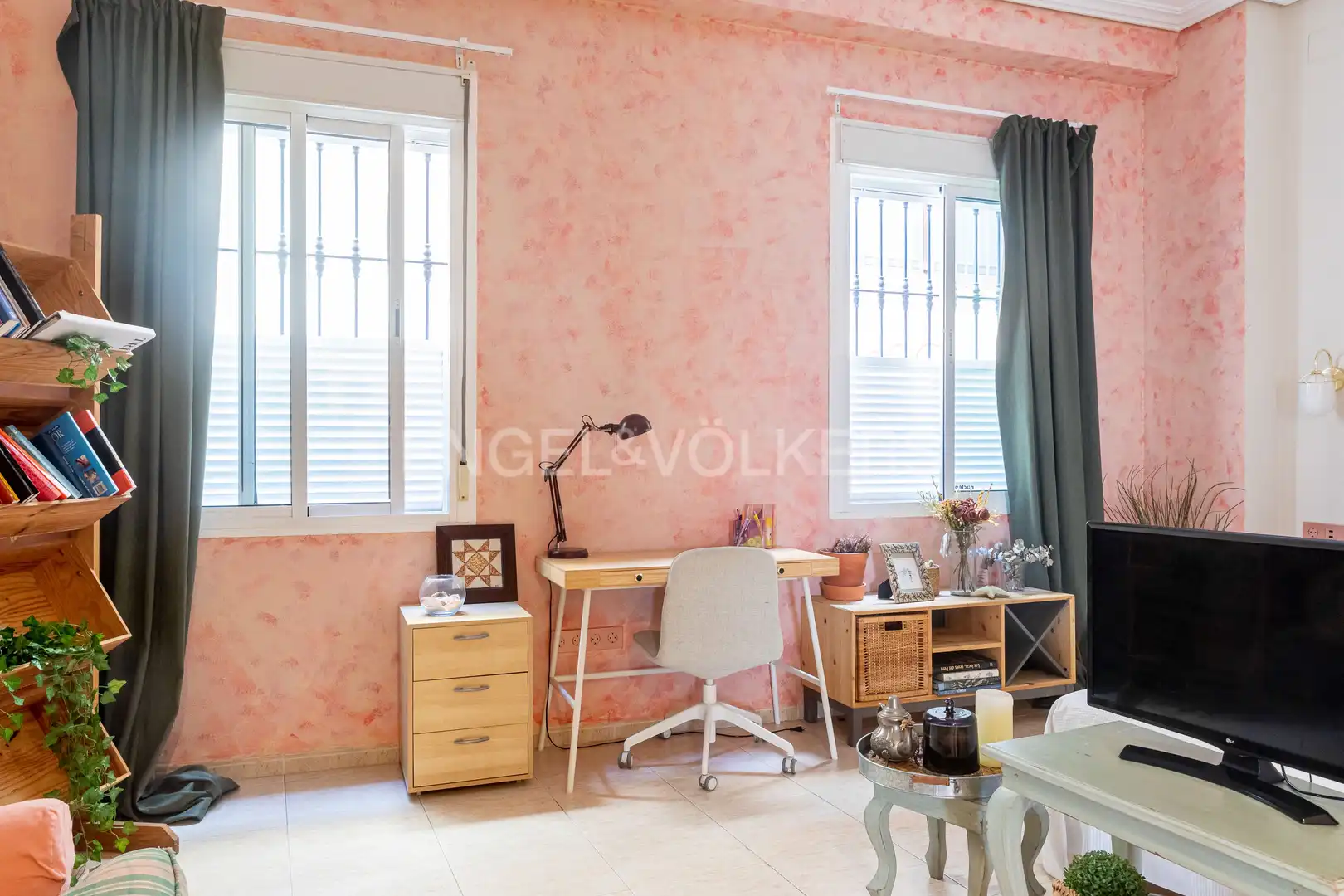Study for rent in Santa Catalina